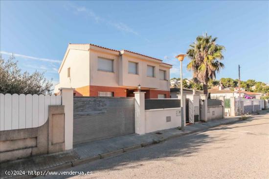 CASA A LA VENTA EN LA POBLA DE MONTORNES - TARRAGONA