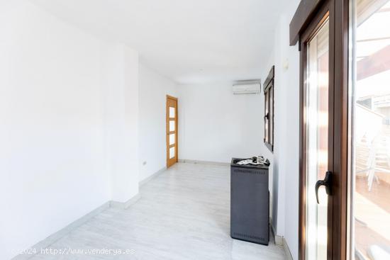 ¡Ático de ensueño con terraza y garaje en Las Gabias - GRANADA