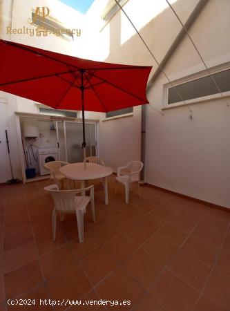 Estupendo piso con terraza, 2 habitaciones y amueblado, en Petrer. - ALICANTE