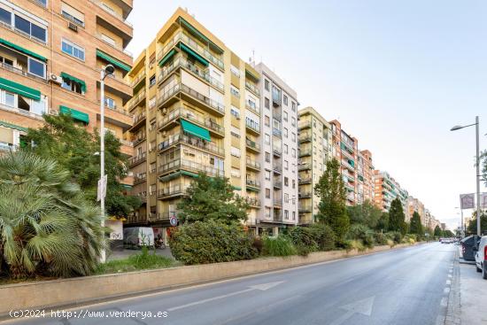 ¡TE PRESENTAMOS ESTE BONITO PISO DE 3 DORMITORIOS Y 1 BAÑO EN CAMINO DE RONDA ¡¡ - GRANADA