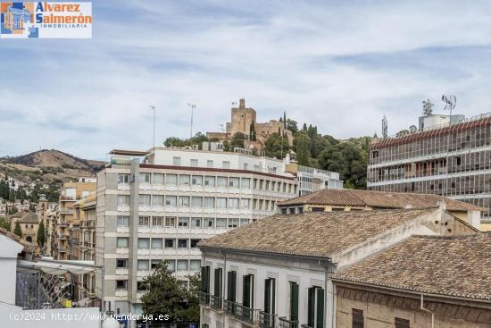  PRECIOSO ÁTICO DÚPLEX EN ALQUILER EN REYES CATÓLICOS, EN PLENO CENTRO HISTÓRICO DE LA CIUDAD - G 