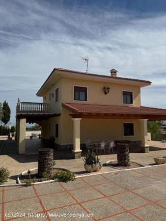 FINCA EN ALQUILER PARA TODO EL AÑO EN CREVILLENTE - ALICANTE