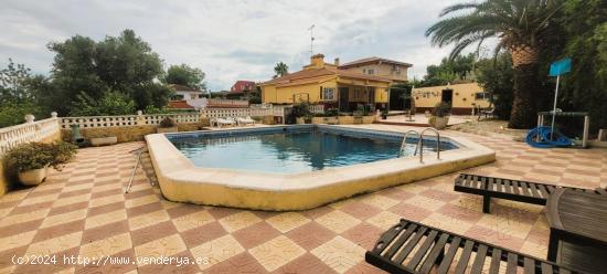  Chalet en venta Turis. Dos casas en la misma parcela - VALENCIA 