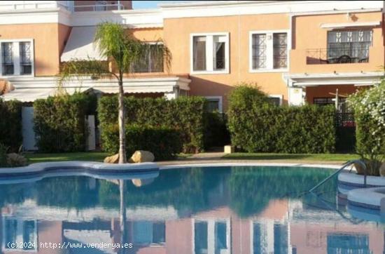 ALQUILER DE EXCELENTE CHALET ADOSADO ZONA ALICANTE GOLF - ALICANTE