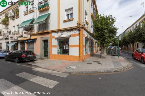 Piso hecho local haciendo esquina en la calle comercial del barrio de la Chana - GRANADA