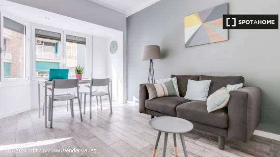 Elegante apartamento de 4 dormitorios en alquiler en Arc de Triomf - BARCELONA