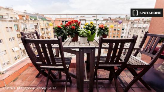 Apartamento de lujo de 3 dormitorios con terraza en alquiler en Arc de Triomf - BARCELONA