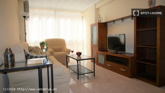 Apartamento entero de 3 dormitorios en Sevilla - SEVILLA