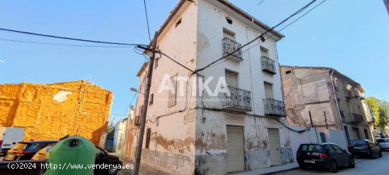 AMPLIA CASA EN VENTA EN EL CORAZÓN DE ALBAIDA. - VALENCIA