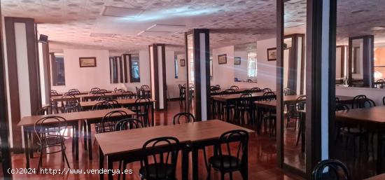 Restaurante con muy amplia sala para comedor y enorme cocina - SANTA CRUZ DE TENERIFE