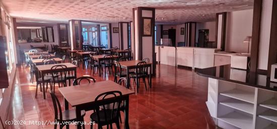 Restaurante con muy amplia sala para comedor y enorme cocina - SANTA CRUZ DE TENERIFE