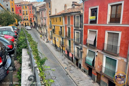  PISO EN VENTA REFORMADO EN EL CASCO ANTIGUO - CUENCA 