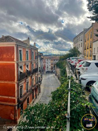 PISO EN VENTA REFORMADO EN EL CASCO ANTIGUO - CUENCA