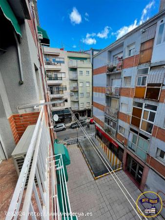 PISO EN VENTA EN EL CENTRO - CUENCA