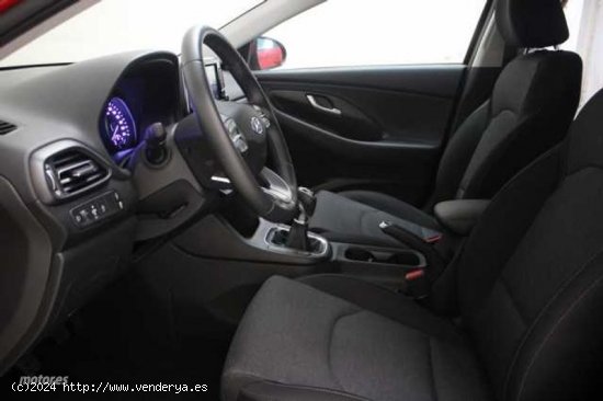 Hyundai i30 1.5 DPI Klass SLX 110 de 2024 con 12.438 Km por 19.900 EUR. en Guadalajara