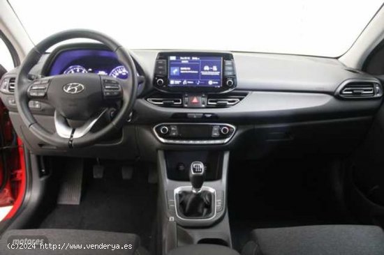 Hyundai i30 1.5 DPI Klass SLX 110 de 2024 con 12.438 Km por 19.900 EUR. en Guadalajara