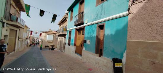 SE VENDE CASA DE PUEBLO / REFORNADA/CENTRICA / REFORMADA - ALICANTE