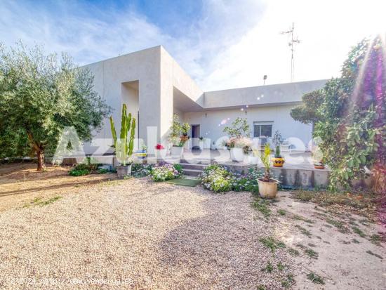 Chalet independiente con parcela de 1.200metros en Villamontes - ALICANTE