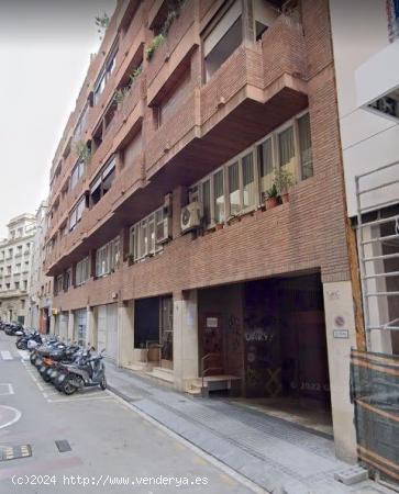  Plaza de parking en Calle Alfonso XII, con acceso directo desde la calle. - BARCELONA 