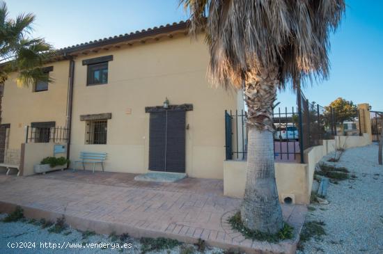  FANTÁSTICO CHALET ADOSADO EN ALQUILER EN SALINAS - ALICANTE 