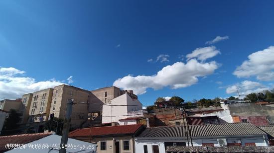  VENTA DE CASA CON TERRAZA EN ALDEA MORET - CACERES 