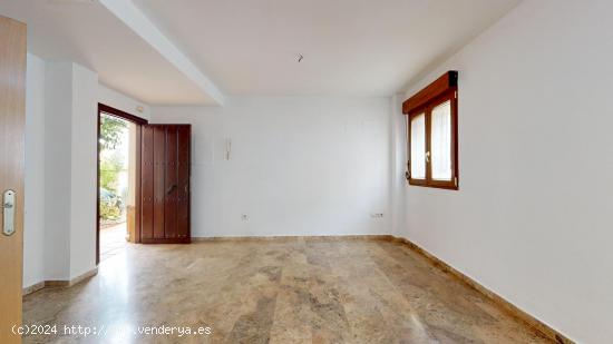 ¡NOVEDAD EN MIRAFLORES! - CASA DEL AÑO 2006 EN PEQUEÑA COMUNIDAD - CORDOBA