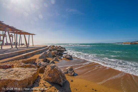 PLANTA BAJA CON TERRAZA DELANTERA EN PRIMERA LÍNEA DE MAR EN EL MOLINAR.(posibilidad de duplicar m