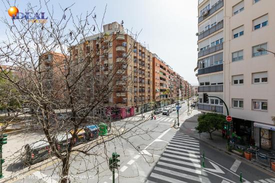 Fantástico piso todo exterior de esquina en bonito edificio - GRANADA