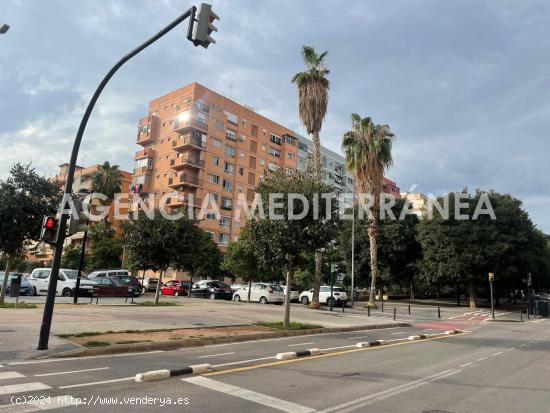 Un fantástico bajo comercial de 178 m² en Valencia - VALENCIA