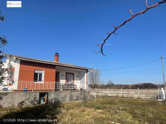 CASA MAS FINCA DE 2.000M EN SANTA OLAJA DEL PORMA - LEON