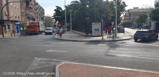 Local de 196 metros, con salida de Humos - ALICANTE