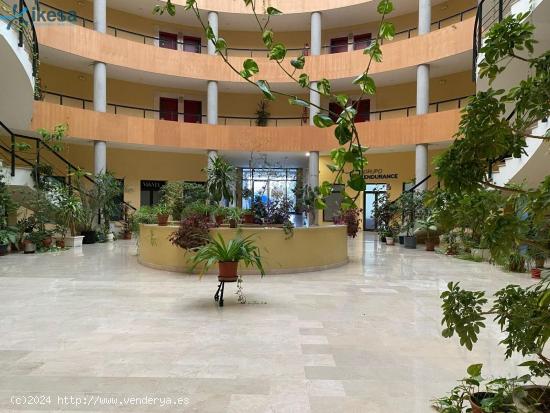  Excelente plaza de garaje en Edificio Euro (Polígono Pisa) - SEVILLA 