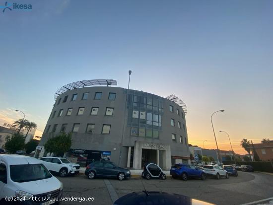 Excelente plaza de garaje en Edificio Euro (Polígono Pisa) - SEVILLA