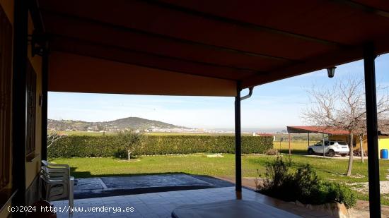 Gran casa con 6 Hectáreas de terreno - CACERES