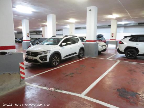  PLAZA DE APARCAMIENTO PARA COCHE MEDIANO - GRANDE - BARCELONA 