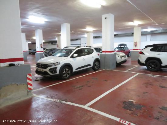 PLAZA DE APARCAMIENTO PARA COCHE MEDIANO - GRANDE - BARCELONA