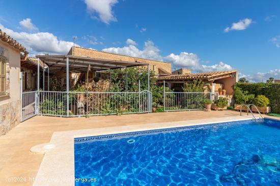  Casa de pueblo con jardín y piscina en Santa Maria del Camí - BALEARES 