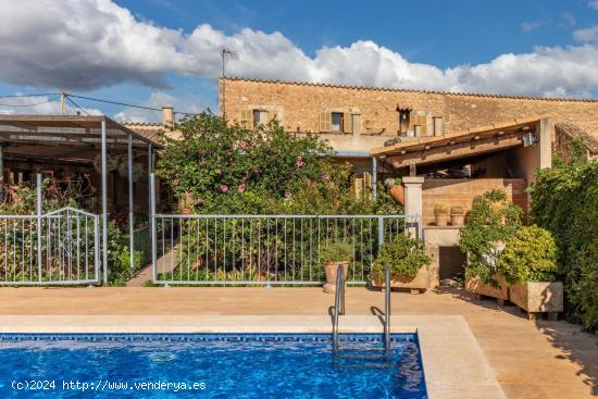 Casa de pueblo con jardín y piscina en Santa Maria del Camí - BALEARES