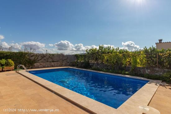 Casa de pueblo con jardín y piscina en Santa Maria del Camí - BALEARES