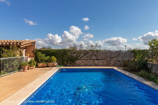 Casa de pueblo con jardín y piscina en Santa Maria del Camí - BALEARES