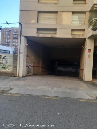 REUS. SE VENDE PARKING CÉNTRICO UBICADO EN BUEN EDIFICIO - TARRAGONA