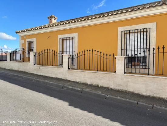 SE VENDE CHALET EN PEDANIA DE JEREZ - CADIZ