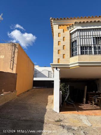 SE VENDE CHALET EN PEDANIA DE JEREZ - CADIZ