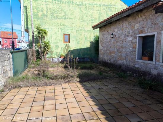 Chalet con 3 apartamentos en Aguiño, Ribeira - A CORUÑA