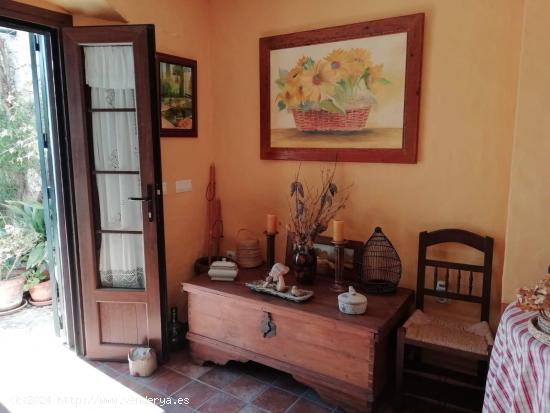 VENTA CASA CON PATIO EN VILLALUENGA DEL ROSARIO - CADIZ