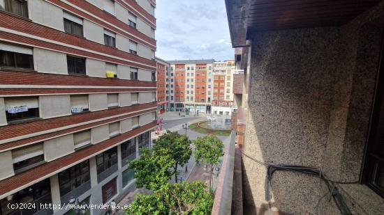 SE VENDE IMPRESIONANTE PISO EN EL CENTRO DE PONFERRADAA - LEON