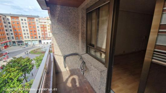 SE VENDE IMPRESIONANTE PISO EN EL CENTRO DE PONFERRADAA - LEON