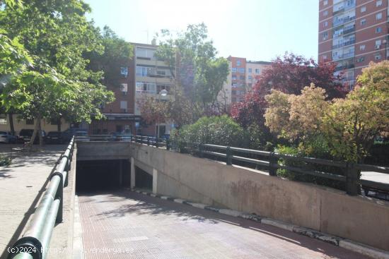 PLAZA DE GARAJE EN CALLE DE LA BAÑEZA - MADRID