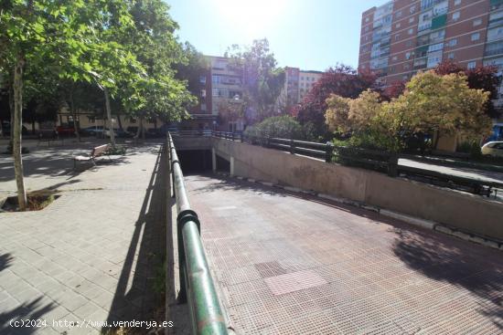 PLAZA DE GARAJE EN CALLE DE LA BAÑEZA - MADRID