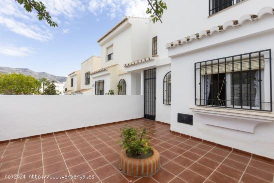  CASA EN URBANIZACIÓN VELILLA PARK - GRANADA 